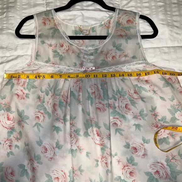 Carriage Court Nightgown - Picture 5 of 7